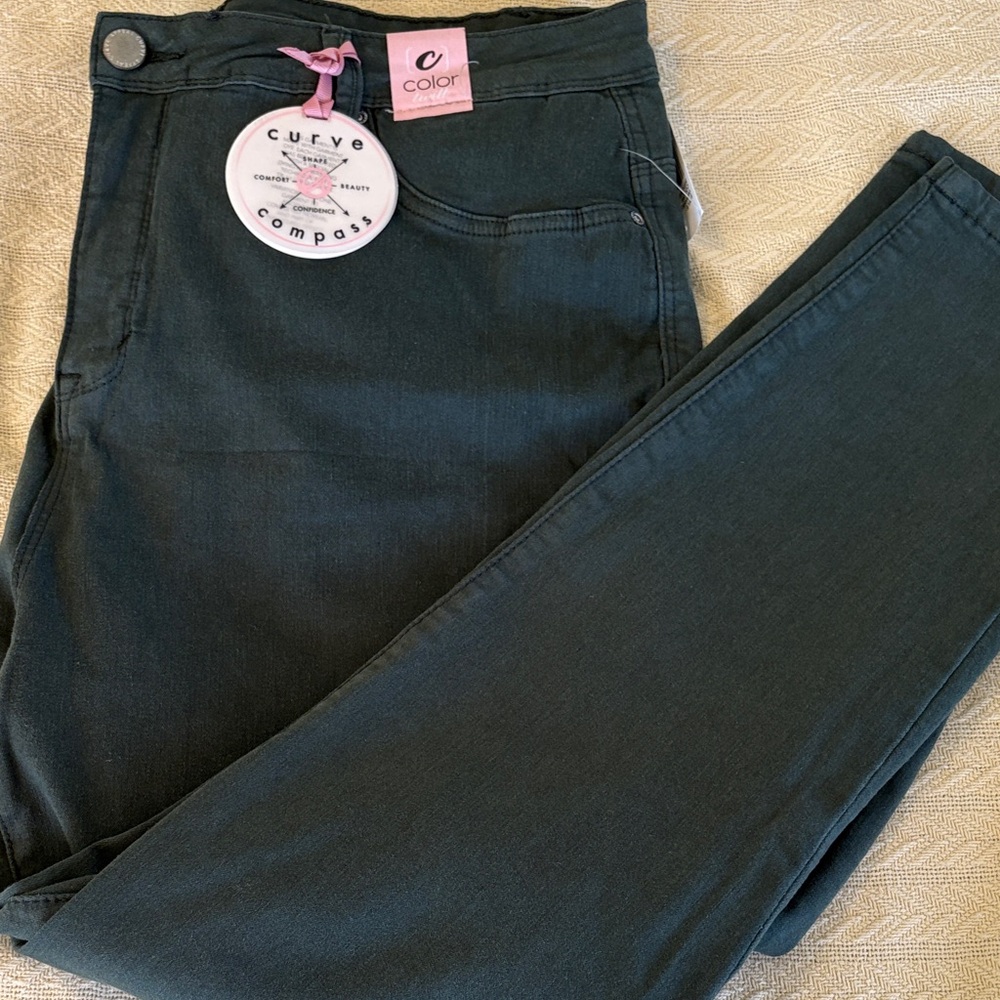 NWT 20W Curve Appeal Forest Green compression Jeggings slims and lifts.